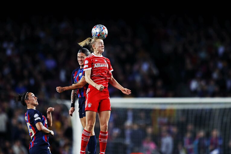 W杯ブラジル戦のウラで「バルサ女子がカンプノウで4万6967人」盛況なワケ… メッシ後に君臨する“女王”、熊谷紗希が見せた悔しさ(24)