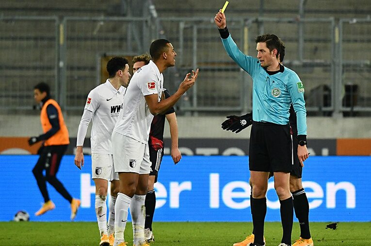 ブンデスで笛を吹くイェーレンベック氏が、レフリーという職について忌憚なく語ってくれた ／ photograph by Getty Images