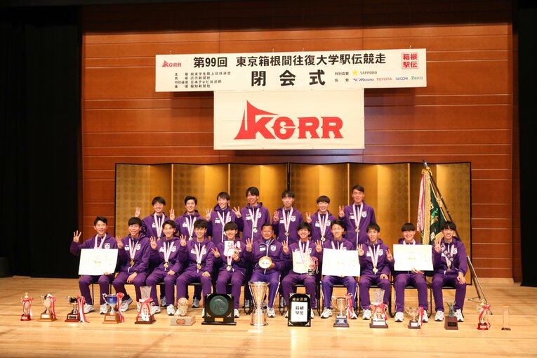 閉会式での集合写真。山野は卒業後、実業団の九電工で競技を続けるという　©JMPA