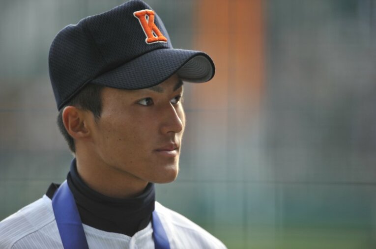 興南高校のエースとして甲子園春夏連覇を達成した島袋洋奨。独特なトルネード投法から繰り出されるストレートで対戦相手を圧倒した ／ photograph by Hideki Sugiyama