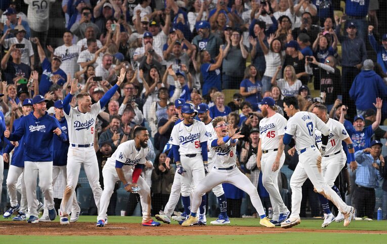 サヨナラ満塁本塁打で40-40を達成した試合　©JIJI PRESS