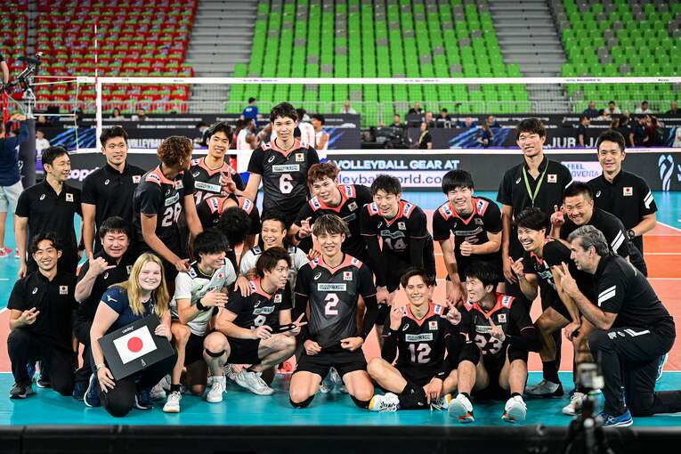 決勝トーナメント進出を決めた男子バレーボール日本代表　©︎AFP/AFLO