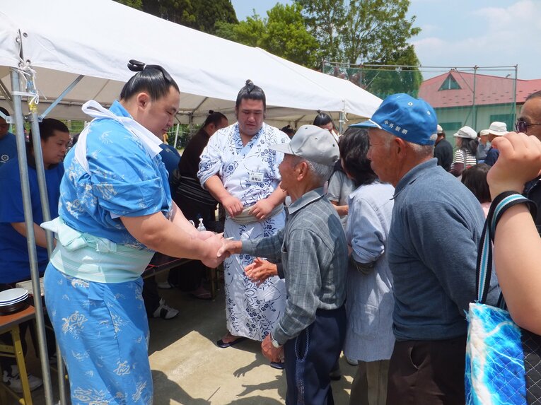 大相撲の“3.11”　被災地を訪れた力士たちの涙と誓い(10)