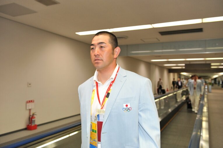 北京から帰国した際のG.G.　©Tabun Matsuzono