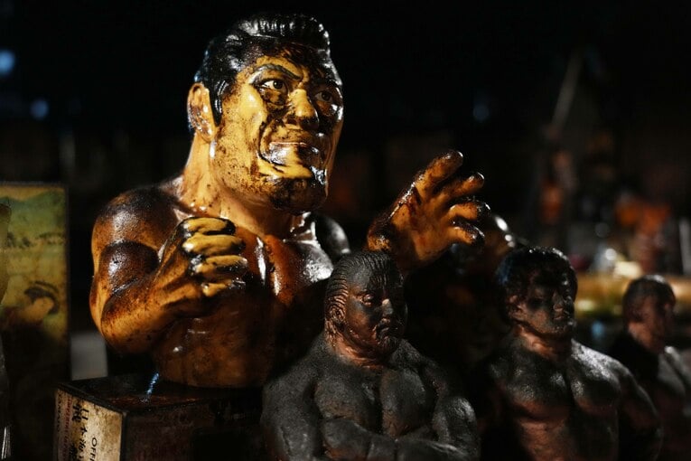 ちょっと怖い猪木もいる　©Essei Hara