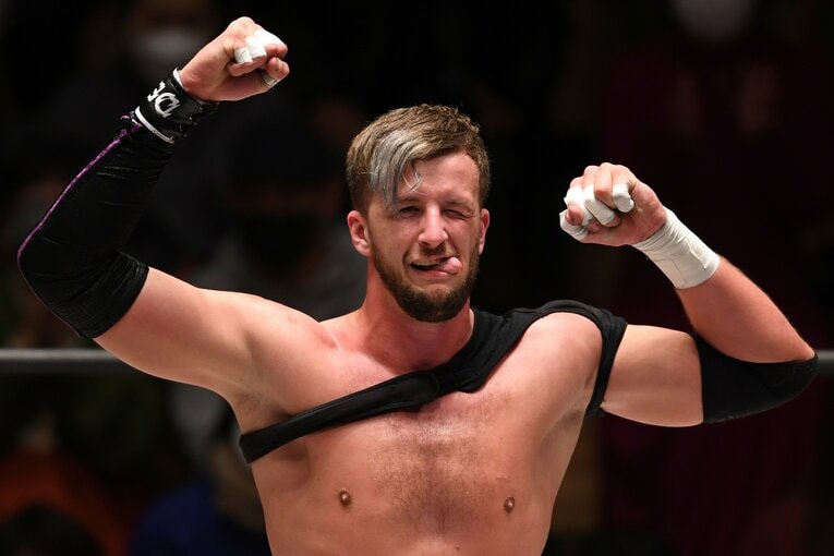 1月3日のDDT。舌を出してウインクするクリス・ブルックス