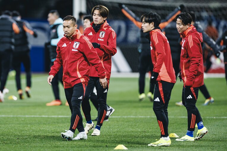 長友佑都、久保建英らベンチメンバーのアップの様子　©Kiichi Matsumoto/JMPA