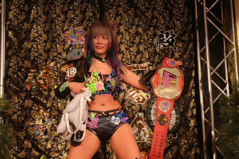 「スターダムをクビになって…」人気女子プロレスラーが初告白　ウナギ・サヤカ“超満員の自主興行”に密着して感じた「不思議な風格」(14)