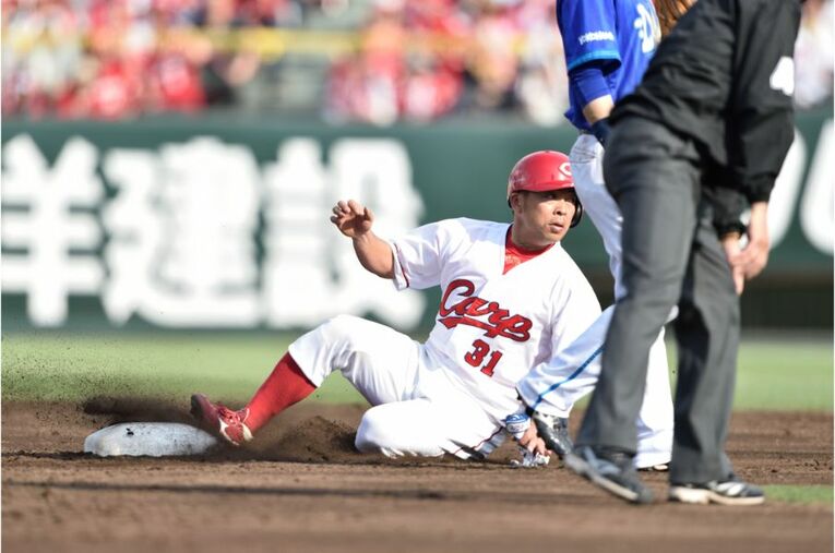 “黒田・新井と若手のつなぎ役”　なぜ41歳石原慶幸はカープの19年間「誰かの支え」であり続けたのか(5) ／ photograph by Nanae Suzuki