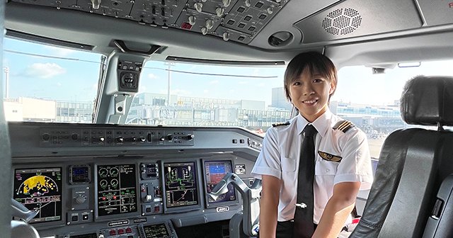 《日本全体だと比率1％》難関を突破して夢を叶えた女性パイロットは、“超多忙”なのになぜラグビーのレフリーを？ ラグビー Number