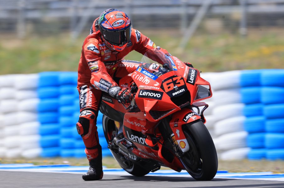 ドゥカティはなぜ速い? ギミック満載でホンダ、ヤマハなど日本勢を圧倒したイタリア製マシンの強さの理由<Number Web> photograph by Satoshi Endo