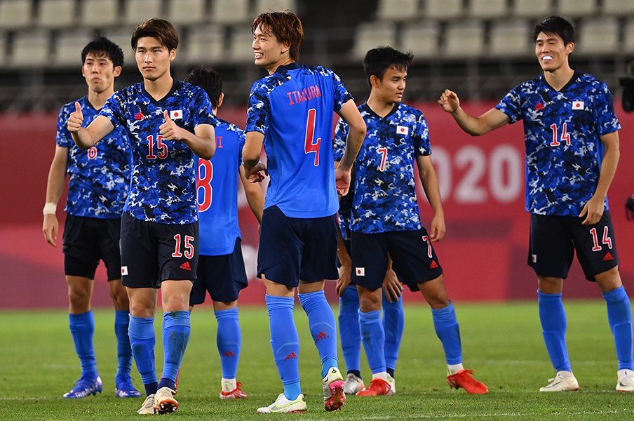 橋岡（15番）や板倉（4番）の奮闘ぶりも、チームの総合力を象徴している©Takuya Kaneko/JMPA