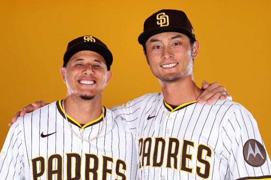 「ここに入れ！」39歳のダルビッシュ有が洗濯カゴに入れられて…日米通算204勝達成で主砲・マチャドが仕掛けた「ケチャップまみれ」祝福秘話＜Number Web＞ photograph by Getty Images