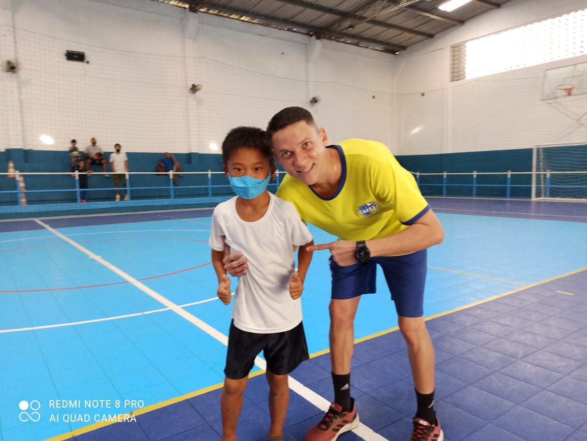 フットサル塾の監督でフラメンゴのコーチでもあるマテウスと©Hiroaki Sawada