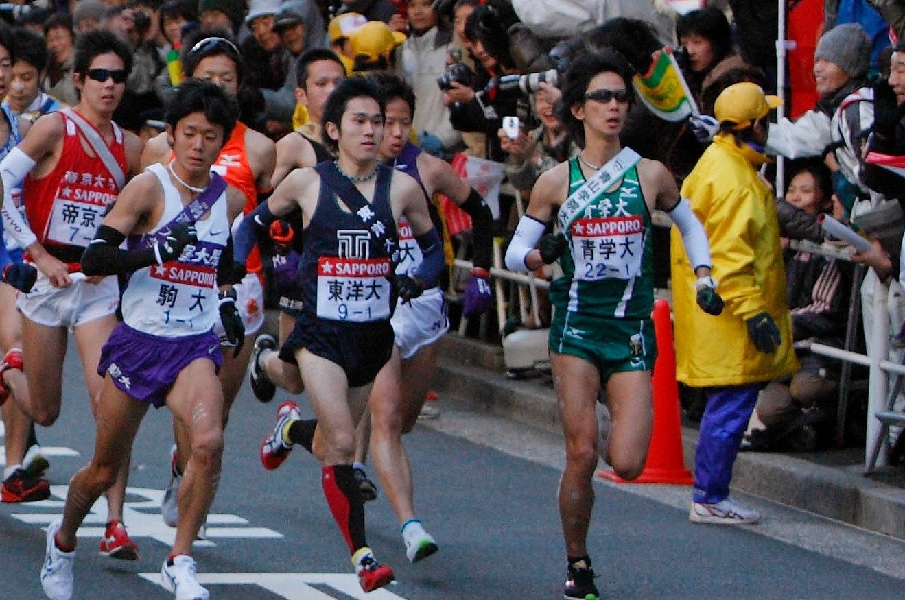 1区で起用され、先頭で飛び出した荒井。区間21位に沈んだが、翌年は3区で区間7位と好走 ©AFLO