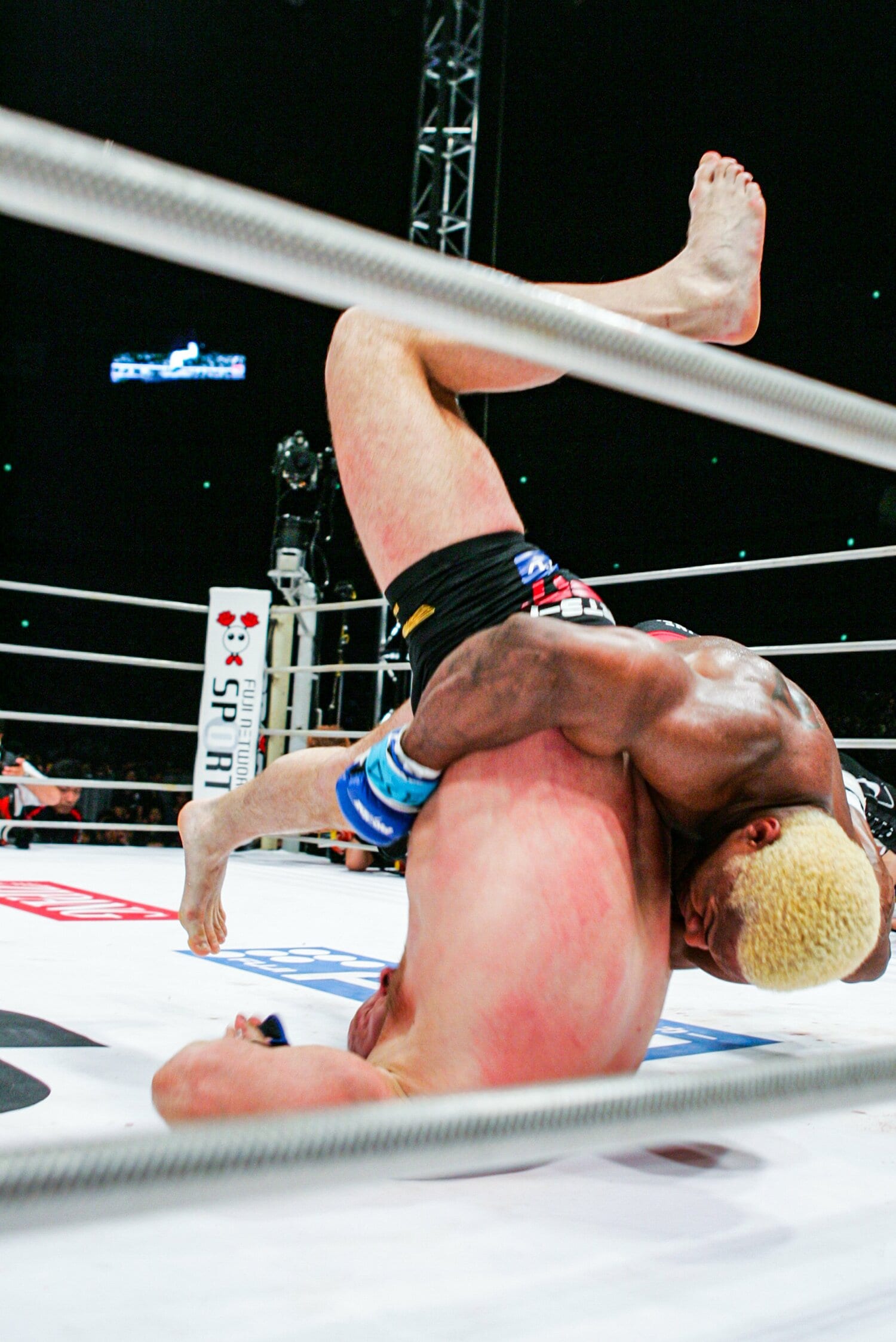 ヒョードル戦のバックドロップの連続写真　©Susumu Nagao