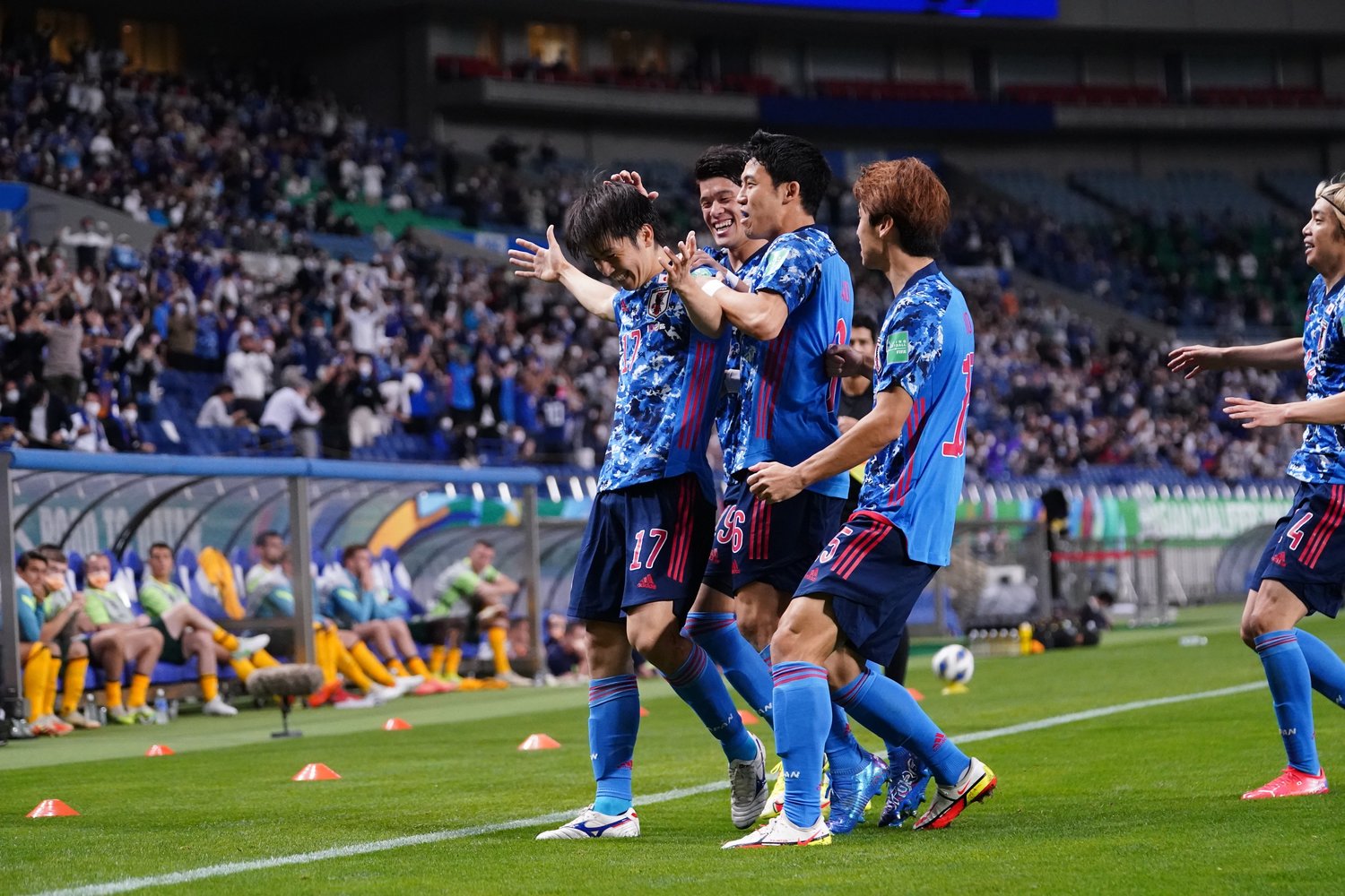 前半8分に田中碧が先制点を挙げ、日本は落ち着いて自分たちのサッカーを取り戻した　©JMPA