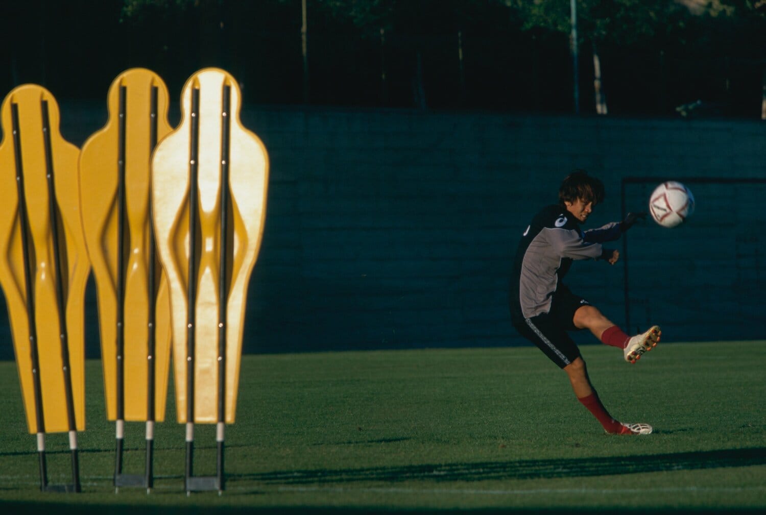 いつでもどこでもボールを蹴り続けていた中村俊輔（写真はレッジーナ時代）©︎Naoya Sanuki