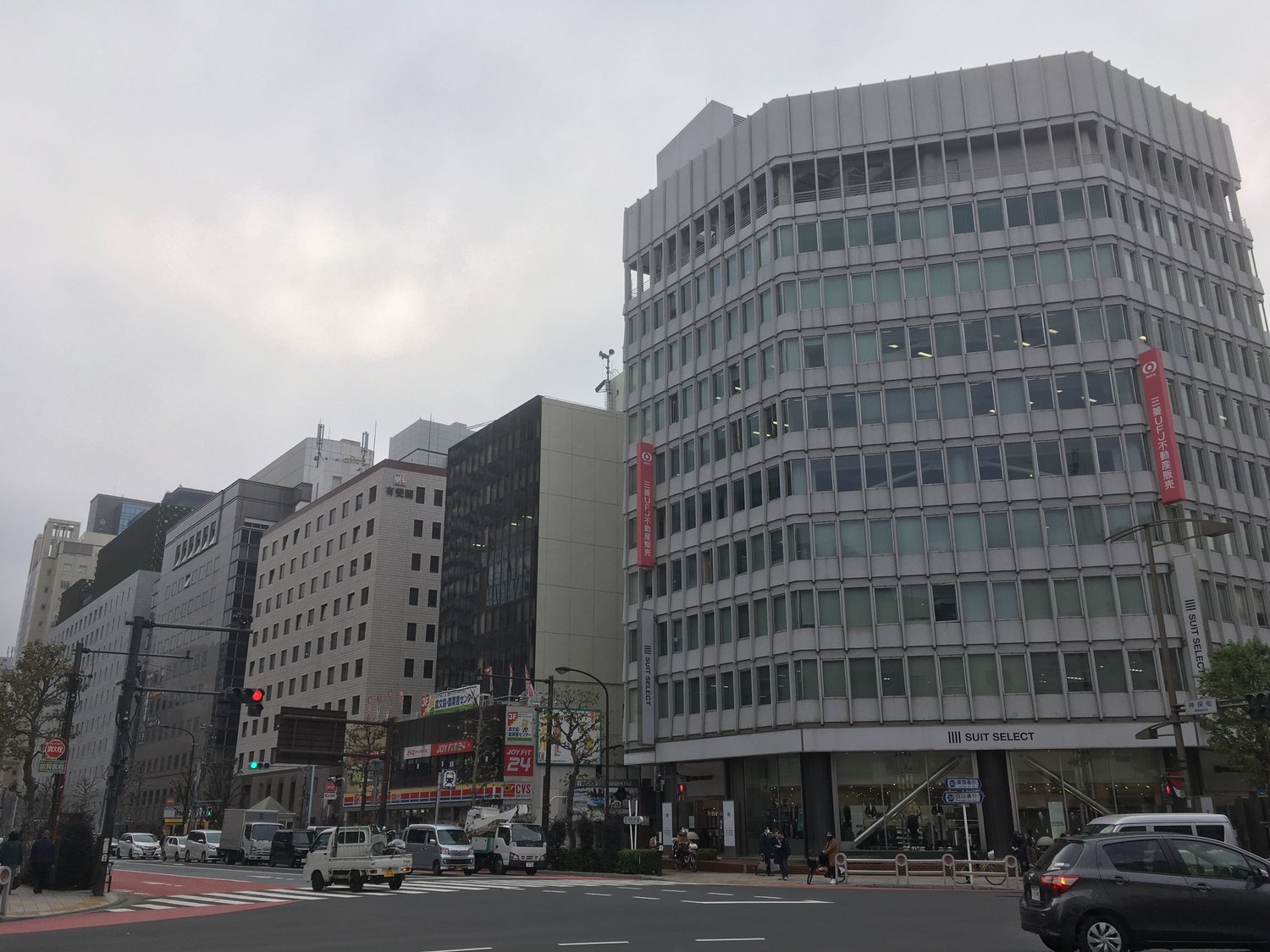 神保町駅前をテクテクしつつ、「となりぬり」を活用してみると