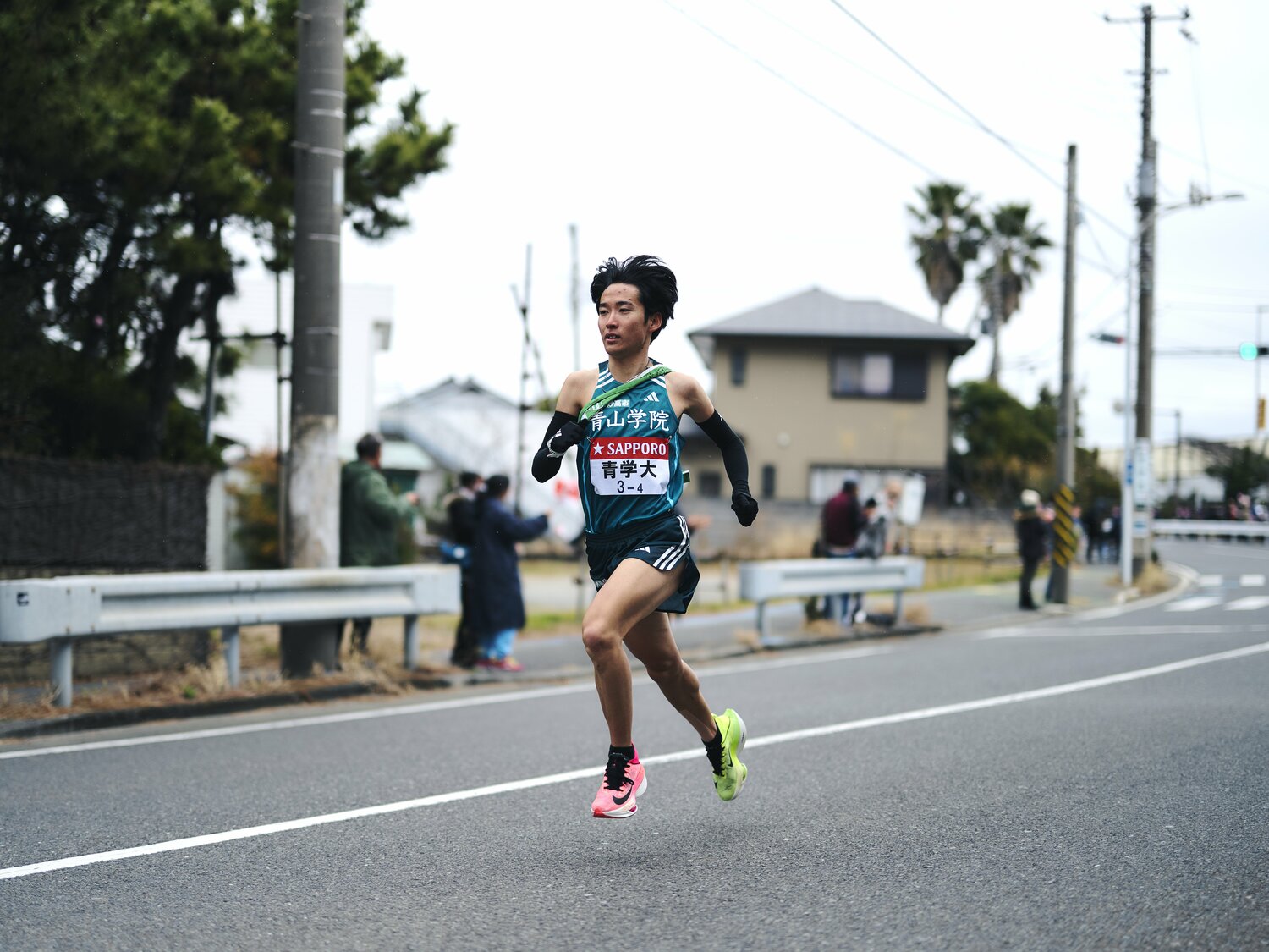 青学大4区を走った佐藤一世（4年）。4秒差のリードを1分27秒差まで一気に広げた　©Yuki Suenaga