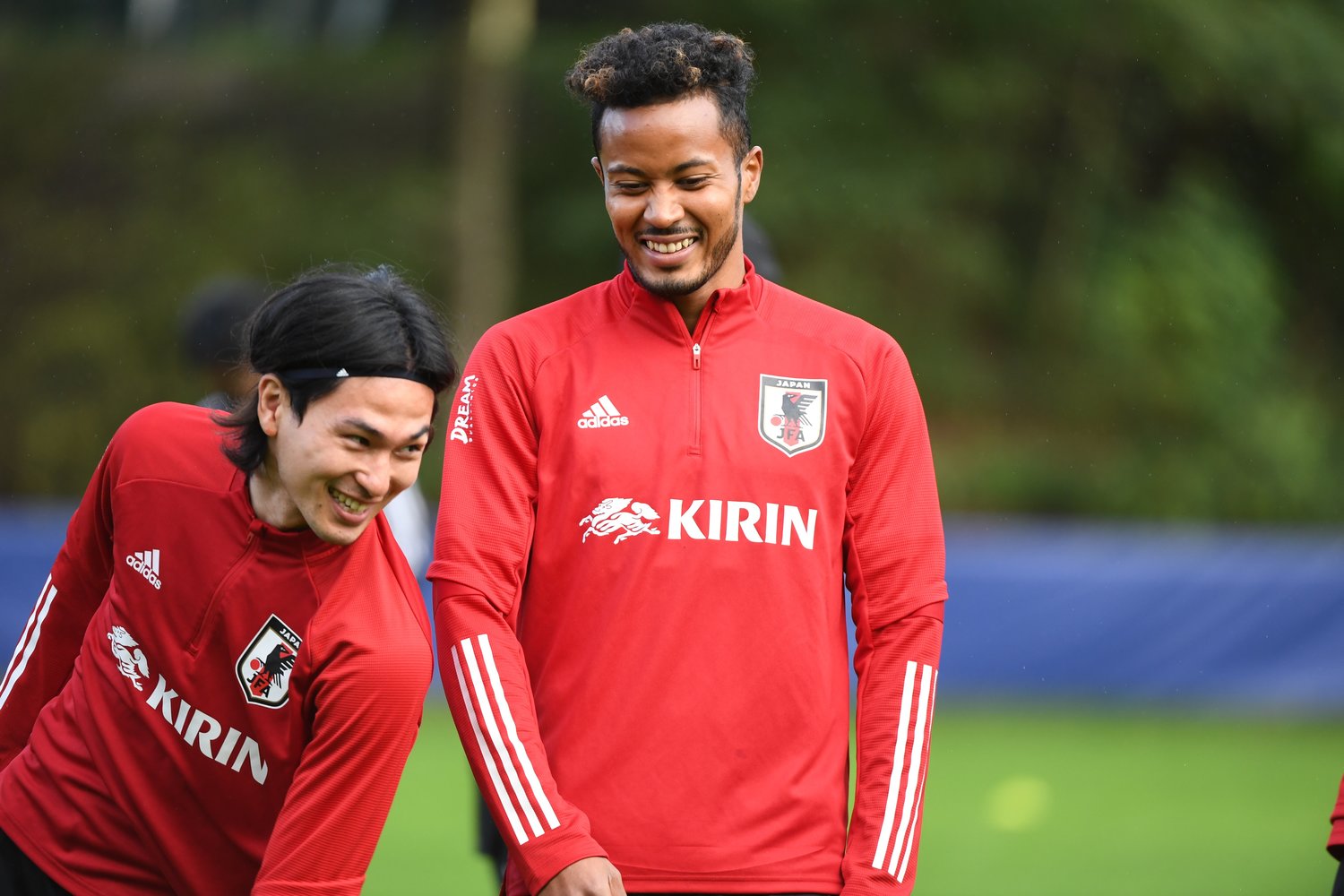 世代別代表や五輪でも共に戦ってきた南野の活躍は刺激になっている　©AFLO