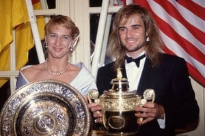 【話題記事】テニス界の伝説・グラフが52歳に　絶対女王に憧れ続けた“ある青年”が「12年越しの片想い」を実らせるまで