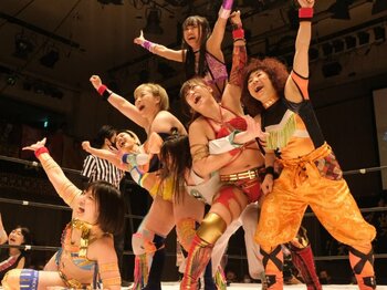 女子プロレスと“悪質ファン問題”の本質とは？ わいせつ写真投稿に法的措置検討も、団体が「撮影禁止にはしたくない」理由＜Number Web＞ photograph by Norihiro Hashimoto