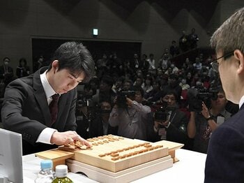 羽生さんは別格、では藤井くんは？中村太地王座が語る将棋の“格”。＜Number Web＞ photograph by Kyodo News