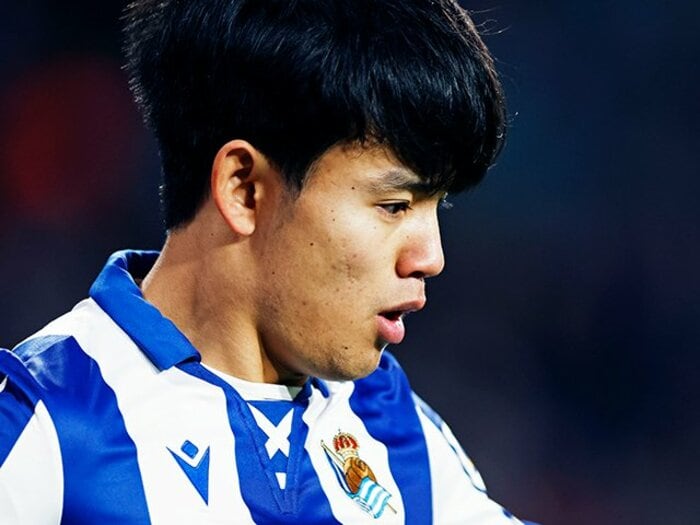 「173cmの久保建英が180cmに空中戦勝利」「反則まがいのマークも…」“キレキレな久保写真”を撮った中で、一瞬とらえた意外な仕草とは＜Number Web＞ photograph by Daisuke Nakashima