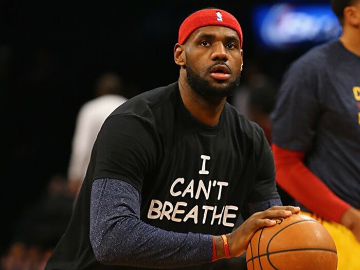 人種差別と戦うレブロン、カリーら。NBAにも受け継がれるアリの信念。<Number Web> photograph by Al Bello/Getty Images