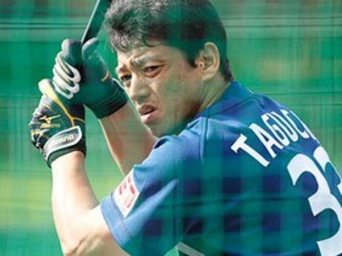 豊富な引き出しを持つ男、田口壮の圧倒的な存在感。<Number Web> photograph by Tamon Matsuzono