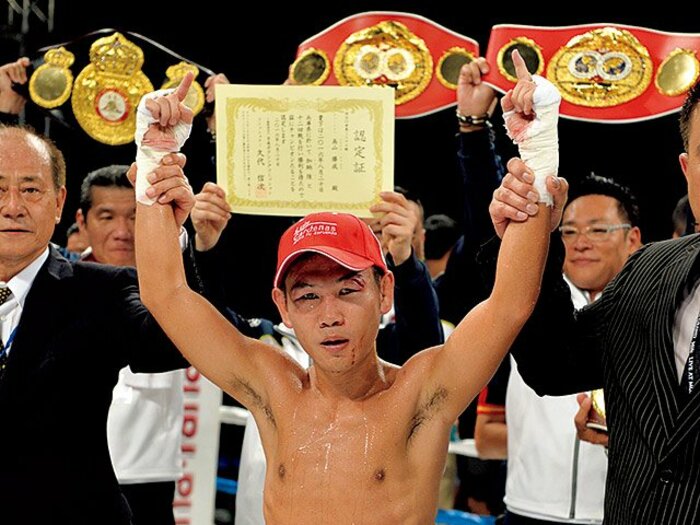 プロ転向の村田が世界挑戦。高山は“逆コース”を目指す。～ボクシング連盟はプロの参入を断固拒否～＜Number Web＞ photograph by AFLO