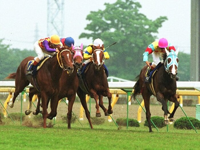 松永幹夫が涙した「イソノルーブルのオークス」から30年 桜花賞で敗れた“裸足のシンデレラ”の名勝負を振り返る<Number Web> photograph by Sankei Shimbun
