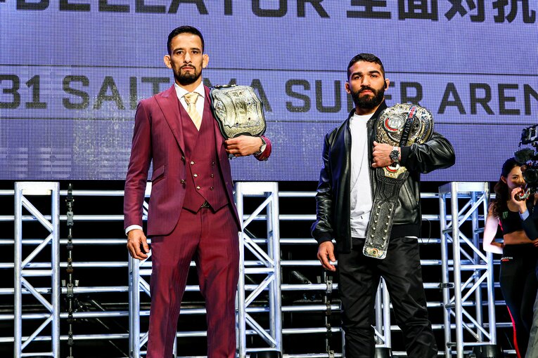 10月26日の会見でBellatorフェザー級王者パトリシオ・ピットブルと対面　©RIZIN FF Susumu Nagao