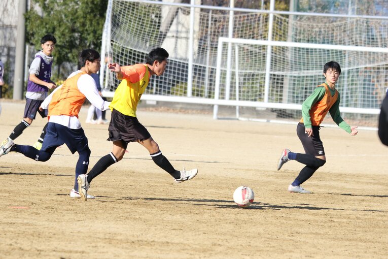 徳島商業高校サッカー部の練習風景（2021年11月撮影）　©︎Takahito Ando