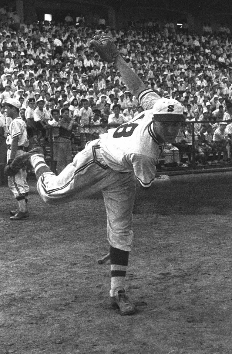 1948年撮影…投球練習をするスタルヒン ©KYODO