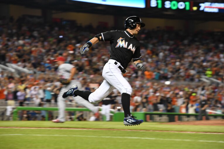 マーリンズ時代のイチロー　©BUNGEISHUNJU