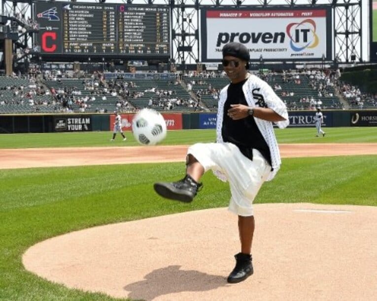 2021年にはなぜかメジャーリーグのマウンドでリフティング　©Getty Images