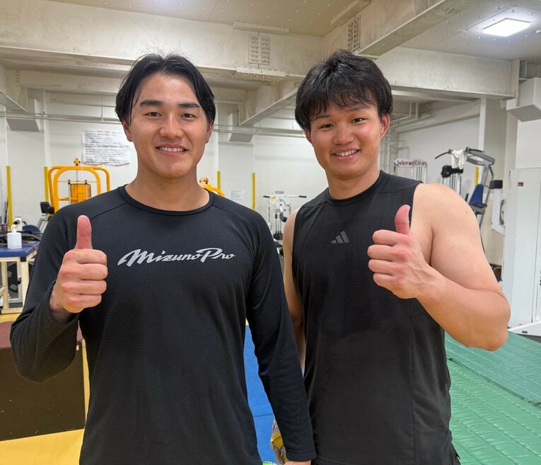 トレーニングでも圧倒されたという森下と　©Chiba Lotte Marines