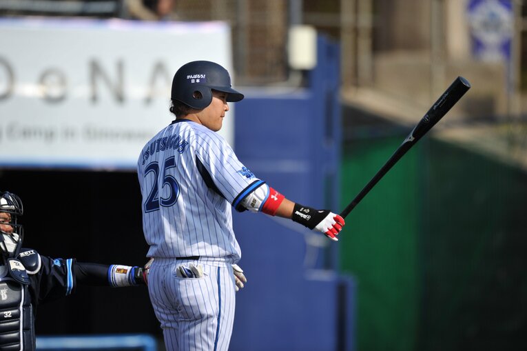 村田修一の移籍で背番号「25」を継承した2012年の筒香嘉智　©Hideki Sugiyama