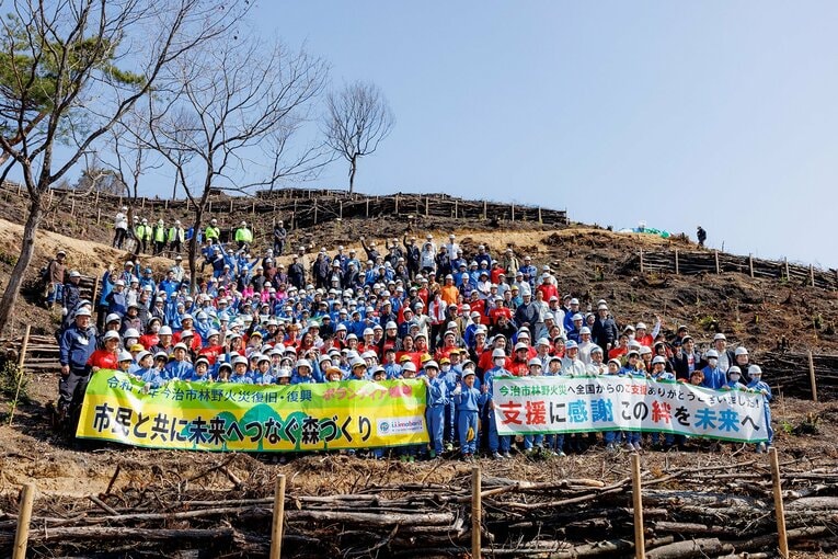 2026年3月12日「令和7年今治市林野火災復旧・復興ボランティア植樹」が開催され約1350本の苗木が植えられた