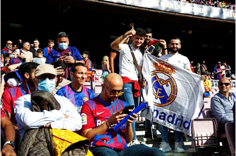 《メッシとロナウド不在の寂しさ》カメラマンが見たクラシコの新風景　17歳ガビや仲良しバルサ＆レアルサポ、殊勲ビニシウスへの“罵倒”(4)