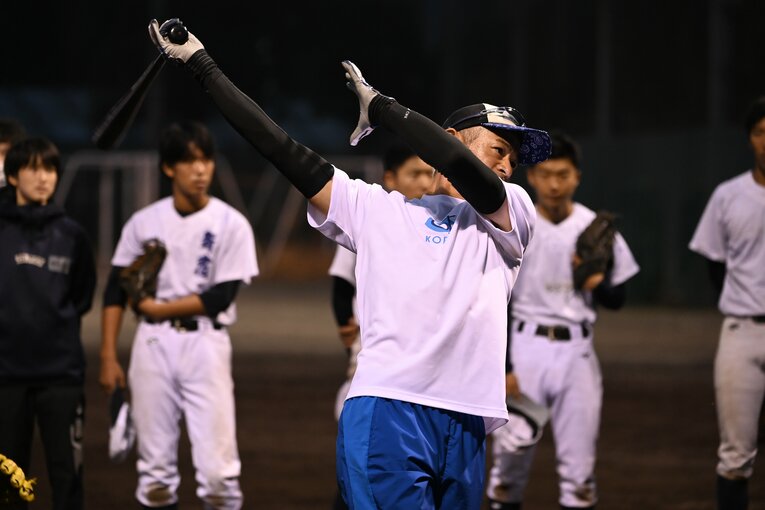 新宿高校野球部を指導したイチロー　©Naoya Sanuki