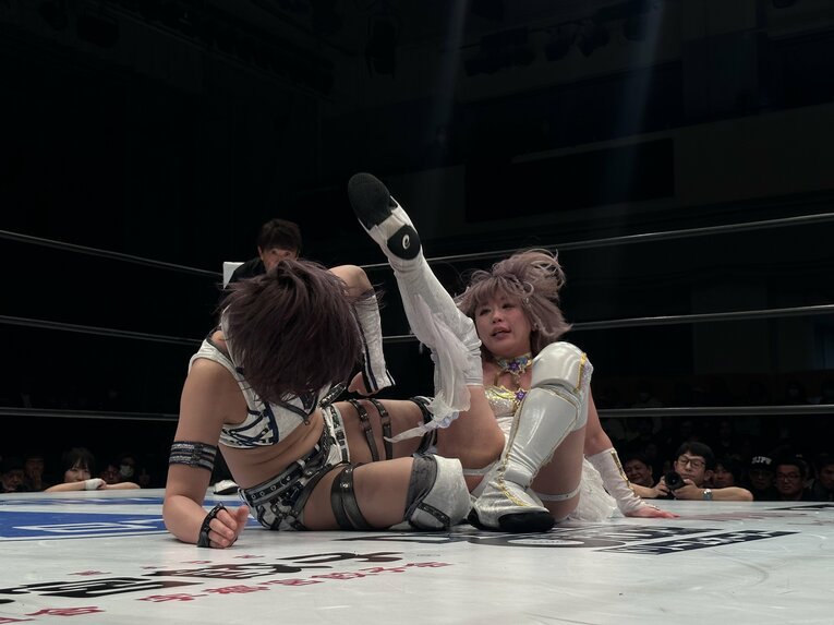 安納サオリvs中野たむ　©Norihiro Hashimoto