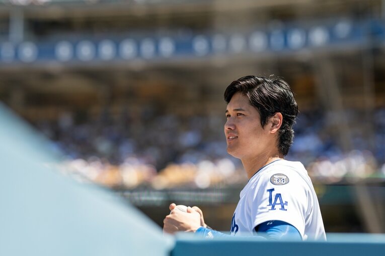 【Numberカメラマンが激写・大谷翔平の愛される日常2025年7月版：全100枚超】ベンチでの珍しい姿　©Nanae Suzuki