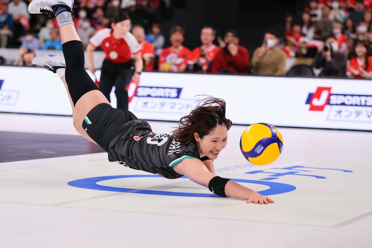 ファイナルでも存在感を発揮したリベロ西崎愛菜（23歳）　©︎SV.LEAGUE