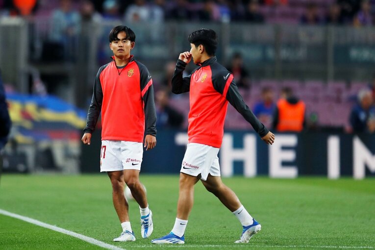 久保建英は「バルサ下部組織の旧友」と何を話したのだろうか… カンプノウで撮った才能の一端と敗戦の悔しさ〈撮影者の視点〉(5)