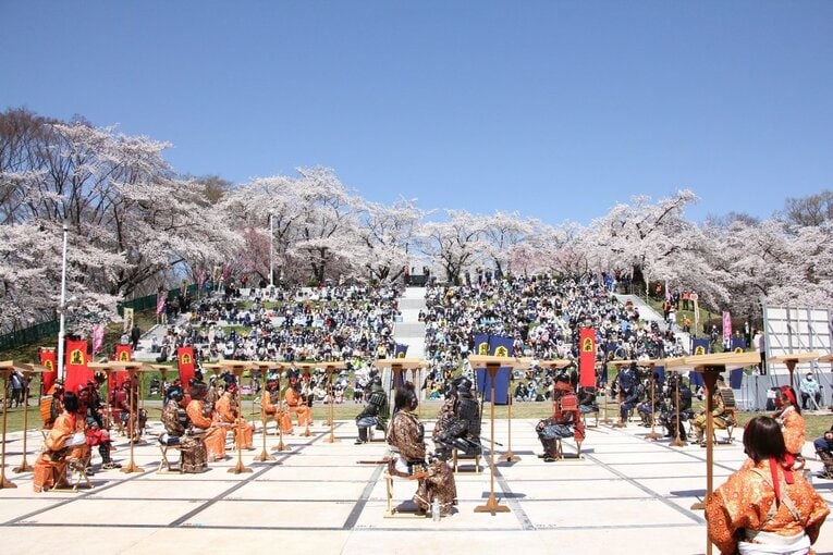 藤井聡太竜王「大変参考になったで“ござる”」初出演した《人間将棋》を現地取材… 観る将マンガ家が超楽しんで描いてみた(73)