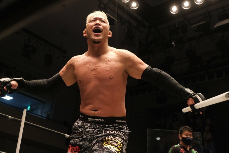 「デスマッチ・イズ・マイライフ」妻の急死を乗り越えた“クレイジー・キッド”竹田誠志の決意「蛍光灯やカミソリで傷つけ…でもそれが生きがい」(9)