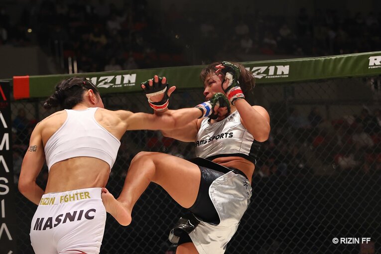 RENAvsシン・ユリ　©RIZIN FF